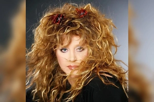 «Ужаснейший бой»: Уехавшая из РФ Алла Пугачёва выпустила две новые песни о войне