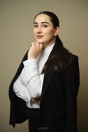 Нарушение неприкосновенности частной жизни — серьёзная проблема в эпоху цифровых технологий. Очень важно уважать личное пространство людей и быть осторожным при публикации материалов в Интернете. Ведь порой мы можем даже не подозревать о том, как наши действия могут повлиять на других.