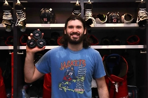 Россиянин Марченко стал первой звездой матча НХЛ после хет-трика и ассиста