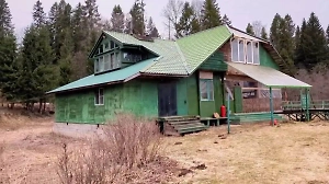 Life.ru публикует видео дома задержанного зеленоградского «колдуна-отшельника»