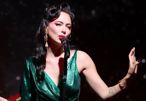 Самбурская отправила Костюшкина далеко и надолго вместе с его извинительным букетом после ДТП