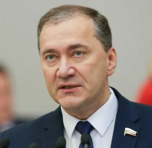 Если Вашингтон заинтересован в том, чтобы конфликт был урегулирован, то ему приходится руководствоваться здравыми аргументами и принимать пусть и неприятные для киевского режима решения. При этом сообщения о том, что Украина может согласиться на потерю 20% территорий, ещё ничего не значат, поскольку Киев меняет свою позицию со скоростью света. 