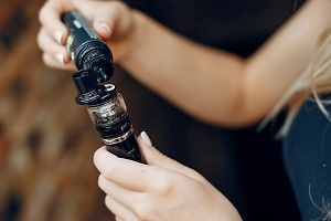 Детей подсаживают на вейпы прямо под носом учителей в уральских школах