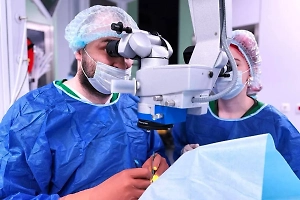 Мальчика с ручкой в глазу и кровотечением доставили в подмосковную больницу прямо из школы