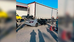 Mercedes начинающего рэпера раздавило в Москве