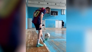 В Сети требуют отремонтировать ветхий спортзал юным башкирским футболистам из вирусного видео