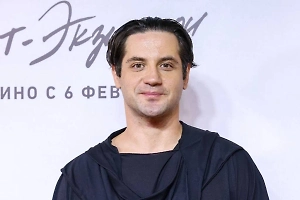 «Пороховая бочка»: Макс из «Кухни» отреагировал на слухи о расставании с Арнтгольц