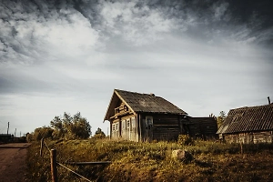 В Приморье вредный дед изводит соседей гимном Украины и переезжает с колонкой в другое село
