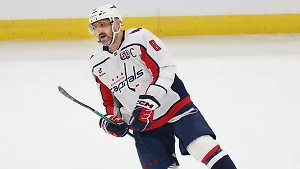 «Агрессивный спорт»: Нарколог объяснил, как пиво помогает Овечкину побить рекорд Гретцки