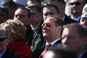 «Ждём труп врага»: Медведев описал стратегию России по пошлинам Трампа мудростью Лао Цзы