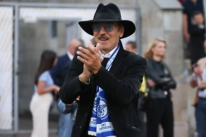 Власти Петербурга пообещали новую шляпу для Боярского, если он съест старую