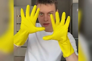 Новый тренд: Миллениалы и зумеры убираются в доме под музыку из игры The Sims