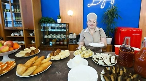 Булочка с котлетой: Как выглядел советский фастфуд до появления знаменитой сети питания в 90-х