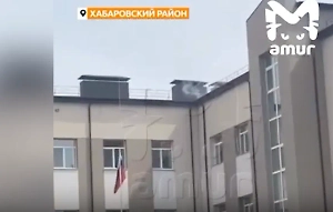 Пожар тушат в школе села Восточное под Хабаровском