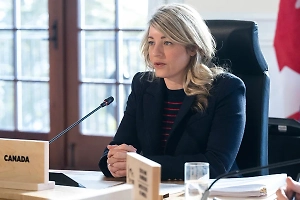 Канадская министресса угрожает России «последствиями» при отказе от перемирия на Украине