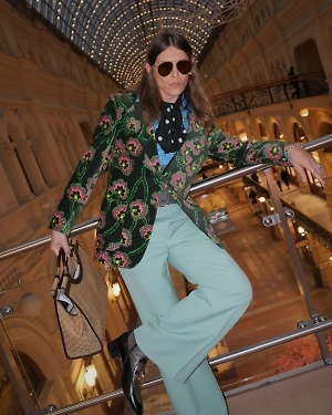 Я могу сказать только за себя, что в принципе жёлтый бриллиант это очень красиво. Сделал бы себе какое-нибудь брутальное кольцо и сверкал бы, переливался, носил бы. Как можно не любить бриллианты? Они так красиво блестят. Львы и бриллианты. А другие пусть сами решают — кому подойдёт, а кому нет.