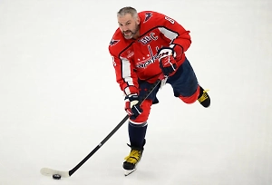 Политика против хоккея: Россиянам запретили увидеть рекорд Овечкина вживую