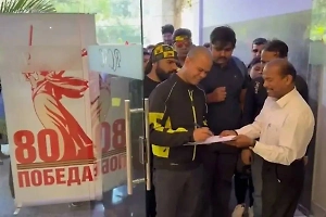 Русские, белорусские и индийские байкеры устроили заезд в Нью-Дели в преддверии Дня Победы