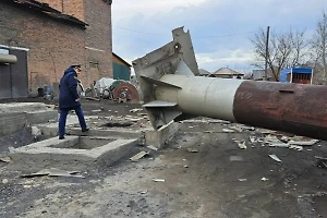 Ураган обрушил 35-метровую трубу котельной и оставил тысячи сибиряков без тепла