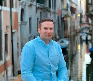 В Таиланде законы, касающиеся наркотиков, являются одними из самых строгих в мире. Ответственность за торговлю наркотиками зависит от типа вещества и его количества, но в целом предусматривает суровые наказания, включая длительные сроки лишения свободы и даже смертную казнь.