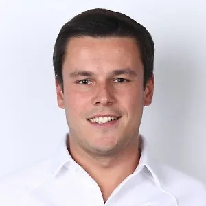 Тревожность ослабляет иммунитет, нарушает барьерные функции организма и влияет на все системы, включая нервную и опорно-двигательную. Хотя психоэмоциональное напряжение не является первопричиной ортопедических заболеваний, оно значительно усугубляет их течение: усиливает болевые ощущения, снижает подвижность суставов, ухудшает результаты реабилитации