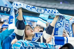 Поздравления болельщиков ФК «Зенит» с юбилеем показывают во время матчей команды