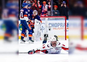 «Легенда! Машина!»: Футболисты сборной России поздравили Овечкина с историческим рекордом