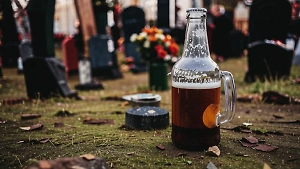 Пивные банки, телефоны, колонки: Сапёры предупредили о минах в мусоре в курском приграничье
