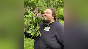 Сын Никаса Сафронова чуть не умер после подпольной пластической операции