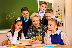 Русички в топе: Life.ru выяснил, какие учителя чаще всего становятся любимчиками школьников