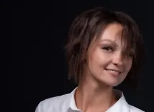 Также некоторые люди считают, если они пьют чай зелёный, это способствует их а-ля похудению, и они пьют много жидкости. На самом деле люди путают. И зелёный чай — это еда для организма, и нужно всё равно пить достаточно большое количество воды в день. А чай — это просто как дополнение, как сок. Поэтому не надо увлекаться зелёным чаем, он действительно, к сожалению, формирует снижение иммунитета.