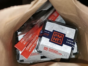 «А в тюрьме сейчас ужин, макароны дают...» Ефремов отметил освобождение тыквенным супом и креветками