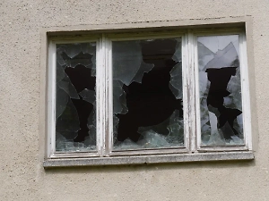 Жилая пятиэтажка пострадала в Токмаке в результате удара ВСУ