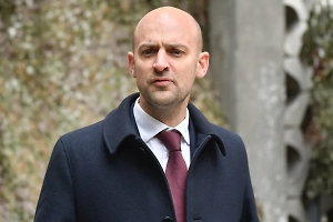 Глава МИД Франции вздумал «схватить Россию за горло»