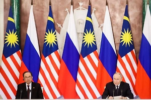 Премьер Малайзии пообещал передать слова Путина семьям жертв MH17