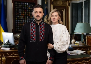 «Ряженые на похоронах»: Захарову вывела фотосессия Зеленского в «траурной» вышиванке