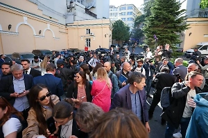 Журналисты до сих пор остаются у дворца в Стамбуле, где ожидались переговоры