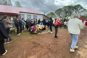 Ждала жениха: Нанизанную на забор 18-летнюю пермячку похоронили в белоснежном платье невесты