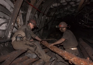 В Кузбассе началась масштабная эвакуация работников из шахт из-за аварии на подстанции