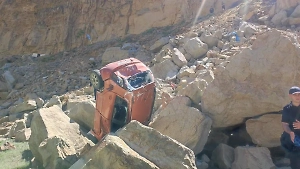 В Дагестане машина упала с обрыва, погиб 79-летний водитель