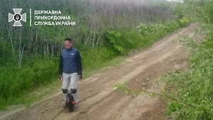 Не докатился: Украинцу не хватило всего 300 метров до побега в Европу на моноколесе