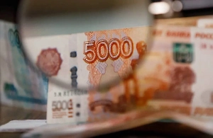 Рублю предрекли неизбежное ослабление