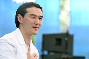 Появились первые кадры с комиком Сабуровым после задержания