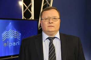 Если страна попадает в инвестиционный сегмент, значит, консервативные инвесторы, пенсионные фонды могут покупать наши акции. Я думаю, что американцы тоже скоро восстановят на этом уровне наши рейтинги вместе со снятием санкций и вместе с разморозкой наших резервов. Европа не разморозит. А фактически это признание ещё того, что Россия устояла под санкциями. У нас в целом всё нормально, несмотря на давление и удары, которые мы получили.