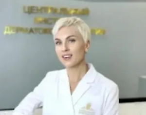 После удаления клеща следует положить в банку с мокрой ваткой, плотно закрыть крышкой и отвезти в лабораторию, где делают медицинские анализы, чтобы там его проверили на инфекции. Если клещ «чистый», значит, риска опасного заражения нет. В противном случае важно не откладывая обратиться к врачу.