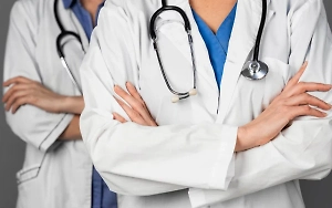 16-летнего сына российской скрипачки держат в тайской больнице в муках без лечения после ДТП