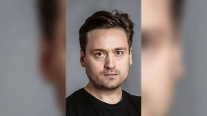 Актёра из «Беспринципных» Руслана Алдонина избили возле бара в центре Москвы