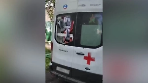 «Не иди туда, там мина пошла!» Гладков показал видео атаки ВСУ на скорую помощь