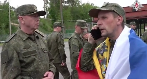 «Алло, нас поменяли!»: Освобождённые из плена бойцы ВС РФ созвонились с родными

