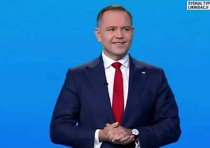 Кандидат в президенты Польши вызвал скандал, употребив снюс прямо на теледебатах